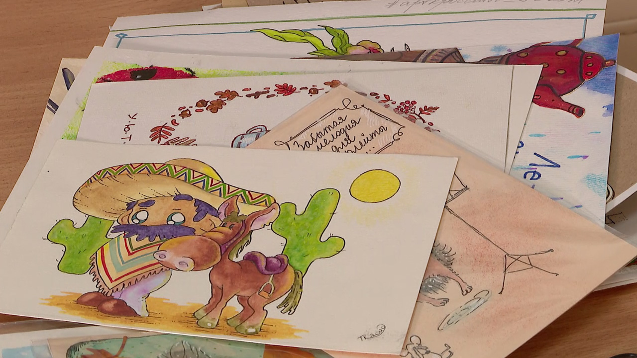 Жительница Челябинска рисует и коллекционирует самодельные открытки Жительница Челябинска рисует и коллекционирует самодельные открытки