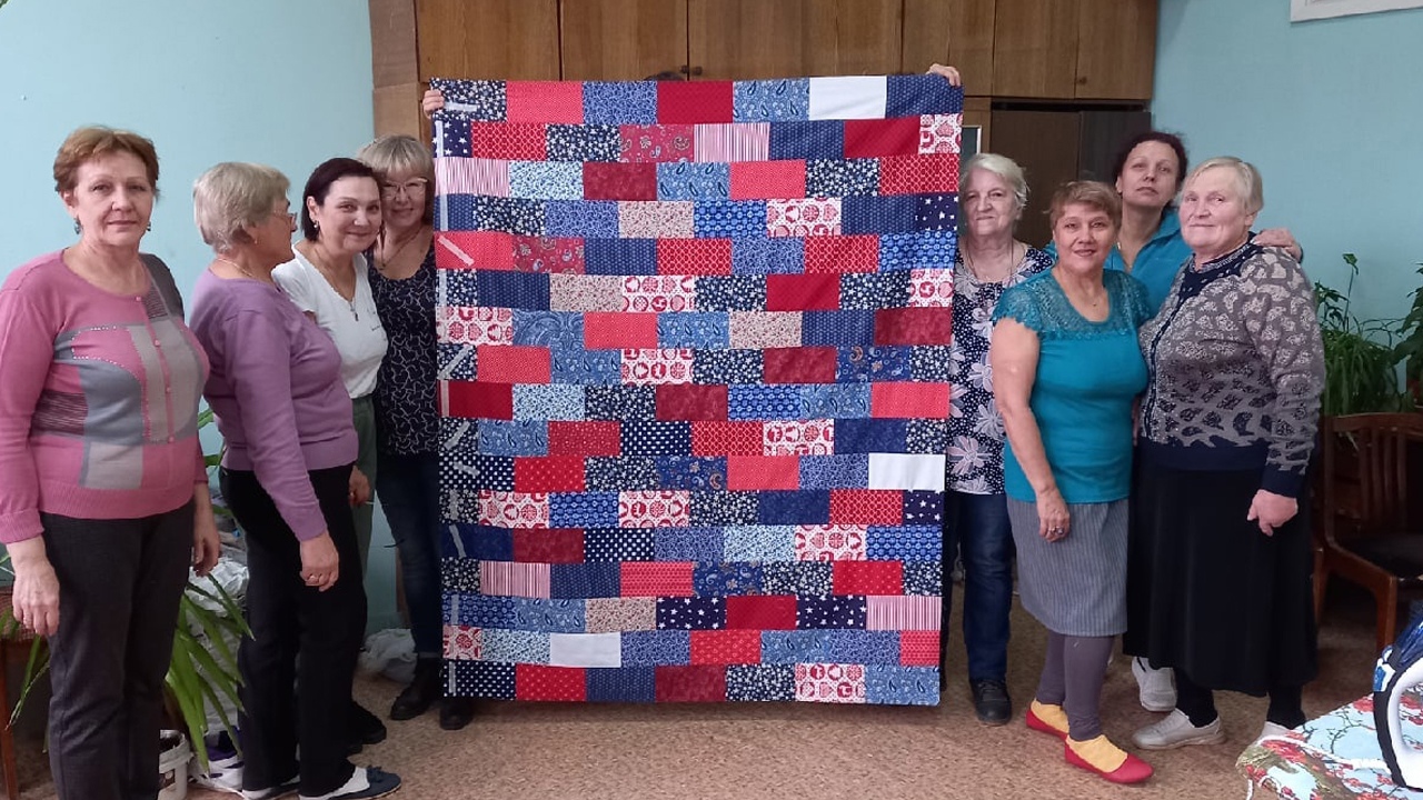 Лоскутные "одеяла для героев" шьют в Челябинской области 