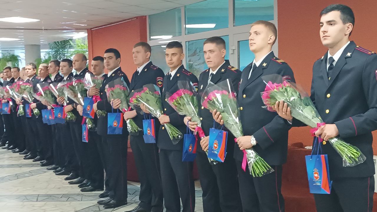 Память погибших сотрудников полиции и пожарных почтили на Южном Урале