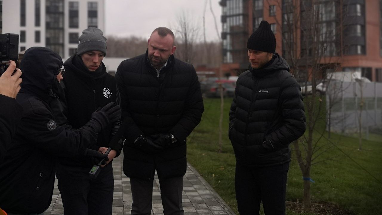 Мастер по настройке интернета: хоккеисты "Трактора" попробовали себя в новой профессии