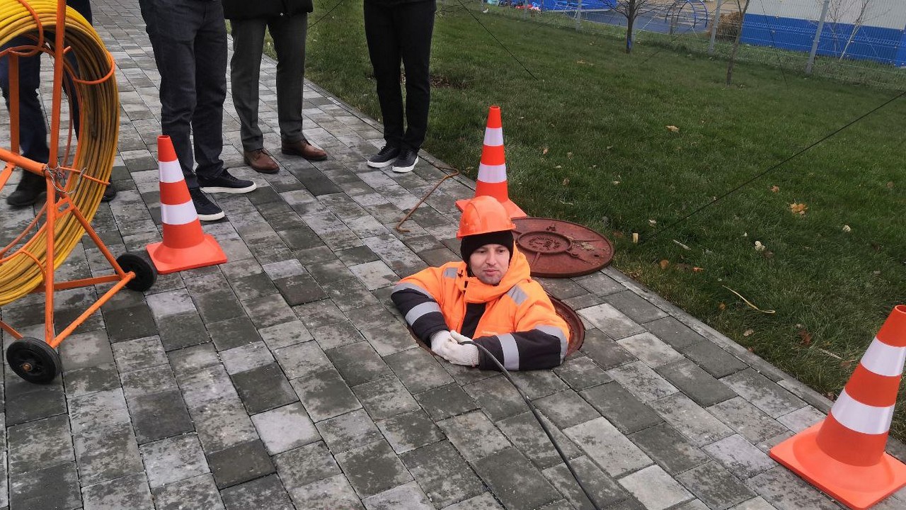 Мастер по настройке интернета: хоккеисты "Трактора" попробовали себя в новой профессии