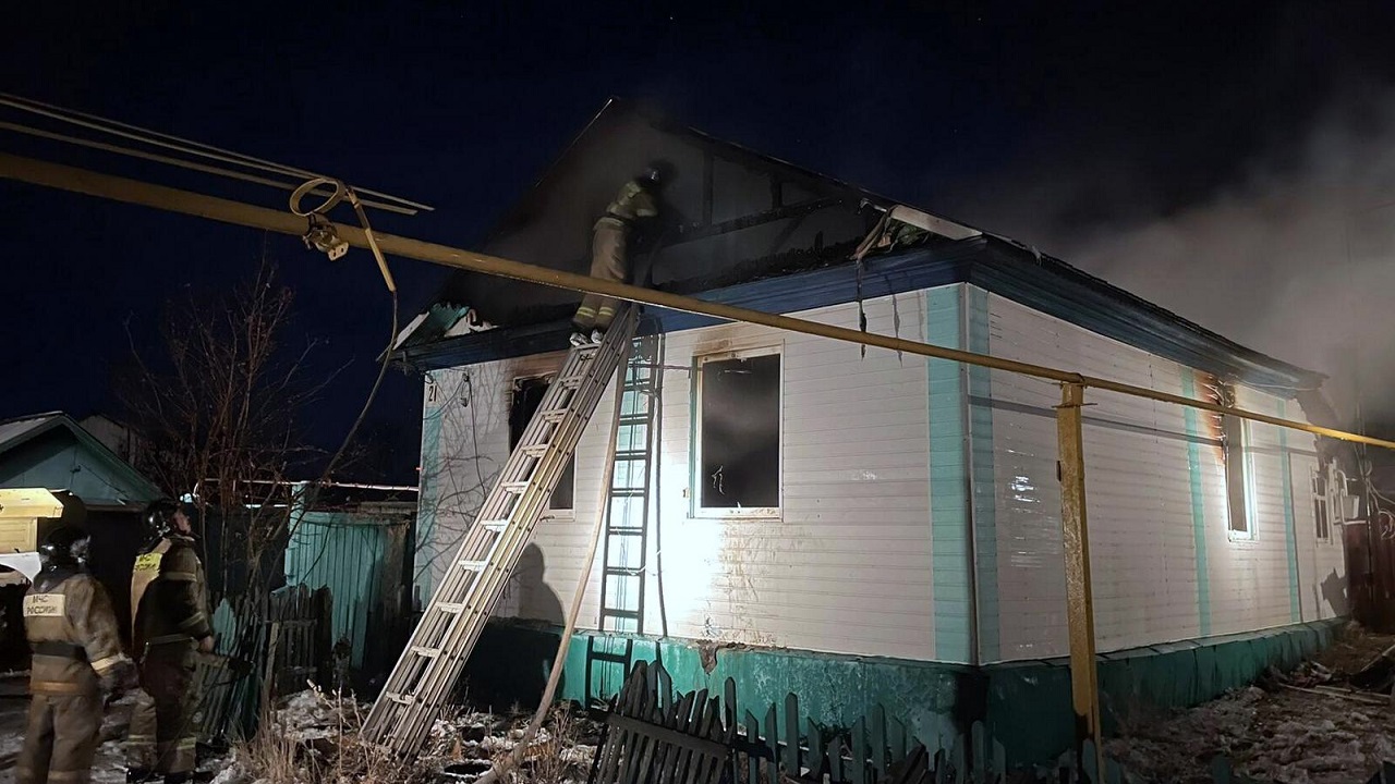 Ночной пожар с тремя погибшими произошел в Челябинской области