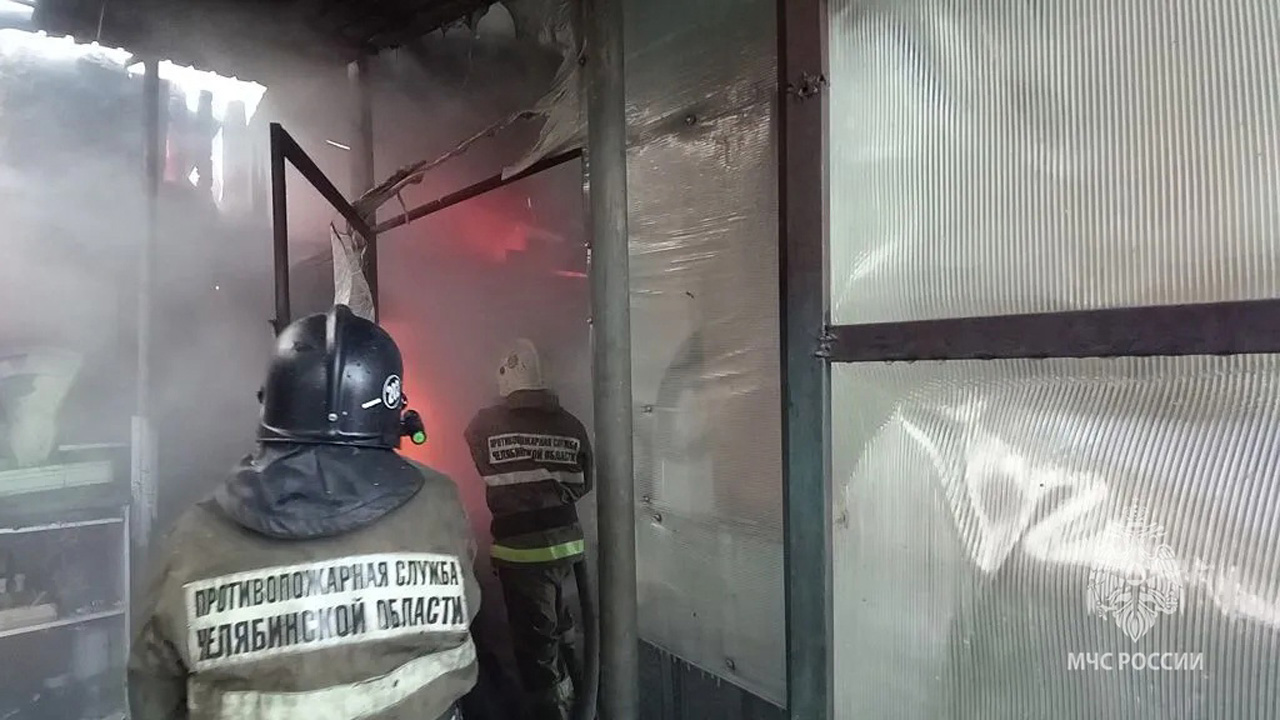 Вынесли газовый баллон: в поселке под Челябинском произошел пожар