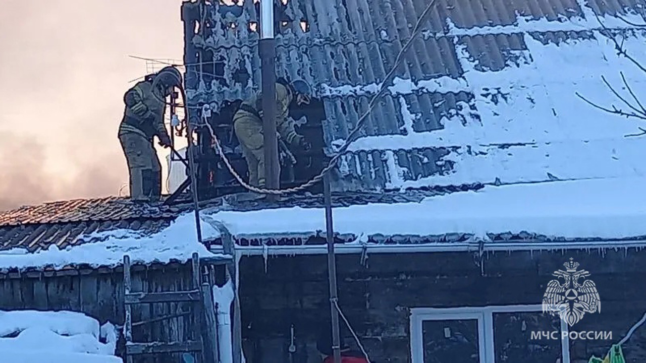 Вынесли газовый баллон: в поселке под Челябинском произошел пожар