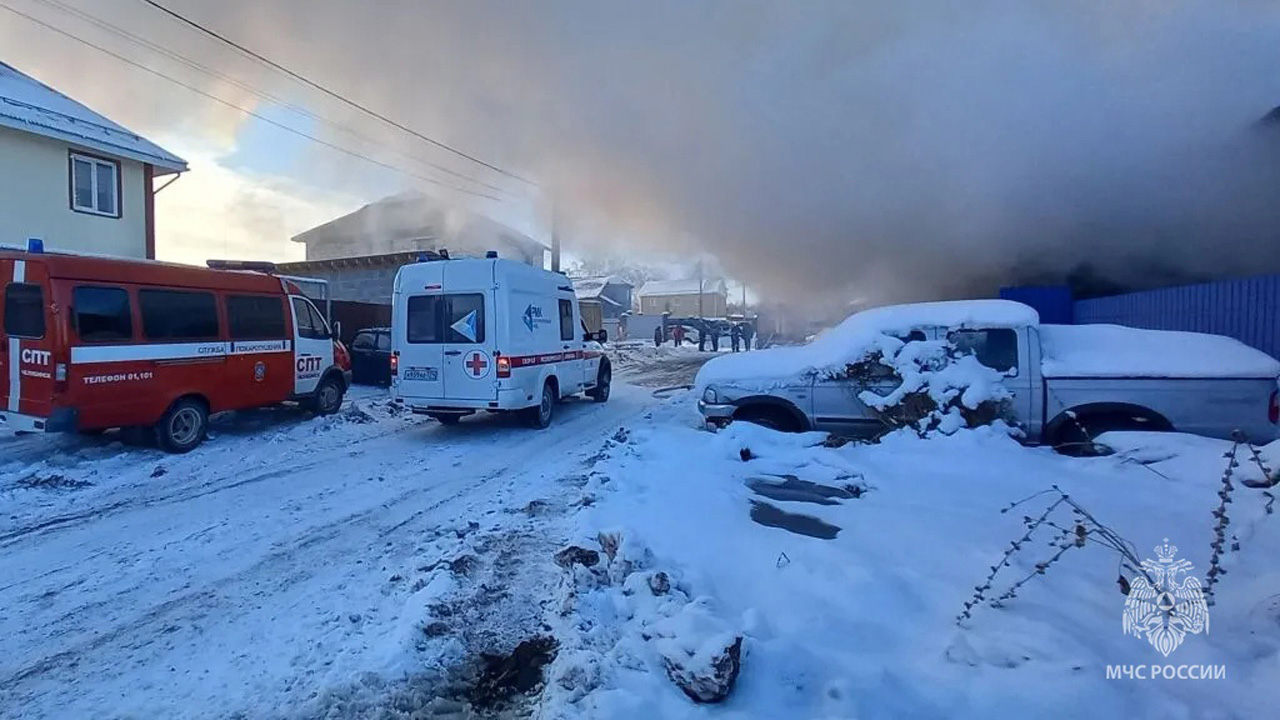Вынесли газовый баллон: в поселке под Челябинском произошел пожар