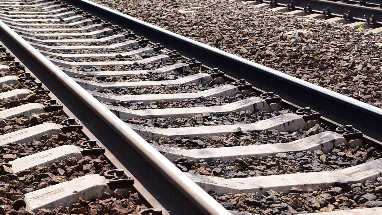 В Челябинской области задержали 17 поездов из-за аварии на контактной сети