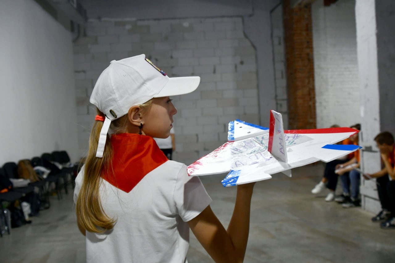 На Урале школьники-авиамоделисты протестировали десятки самолетов и планеров