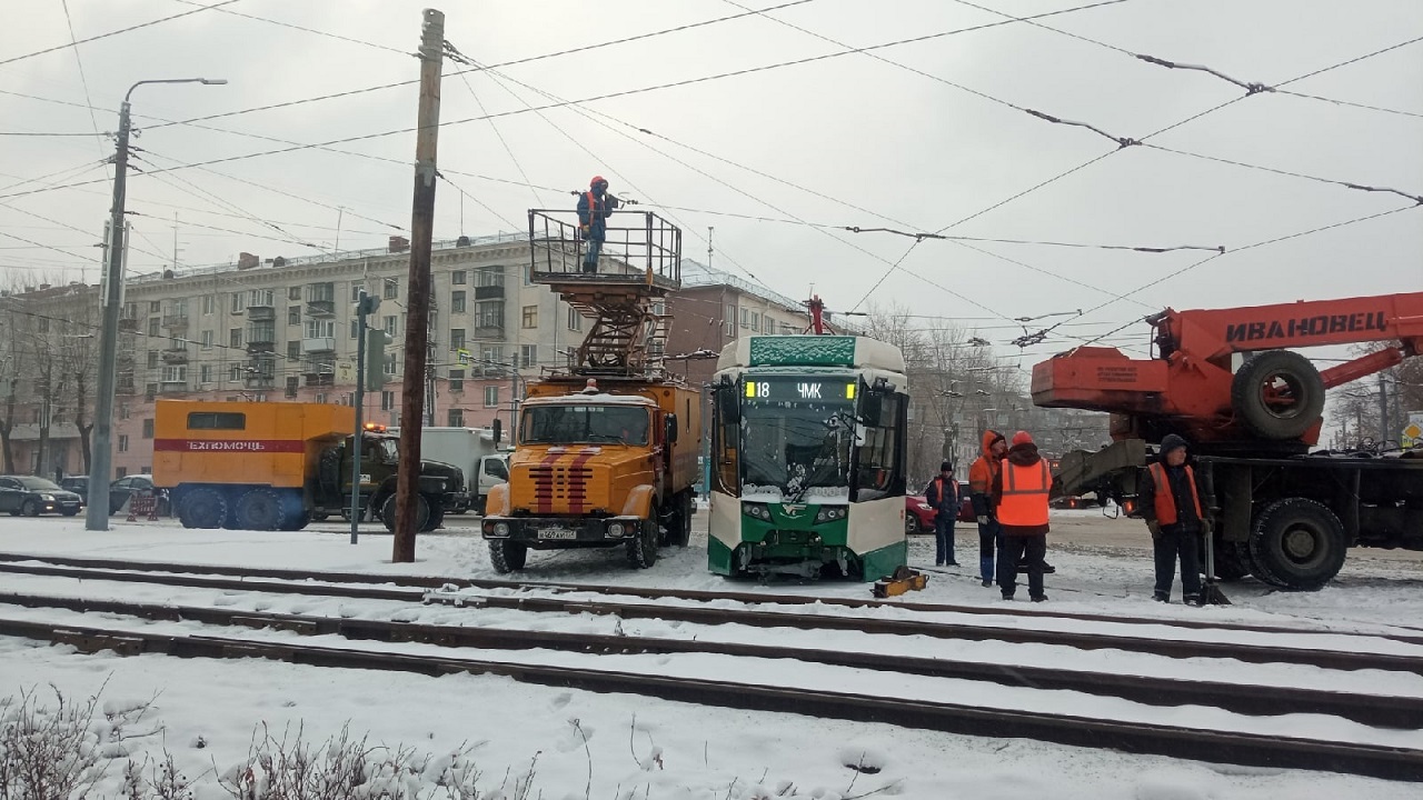 Транспортный коллапс случился из-за схода вагона с рельсов в Челябинске