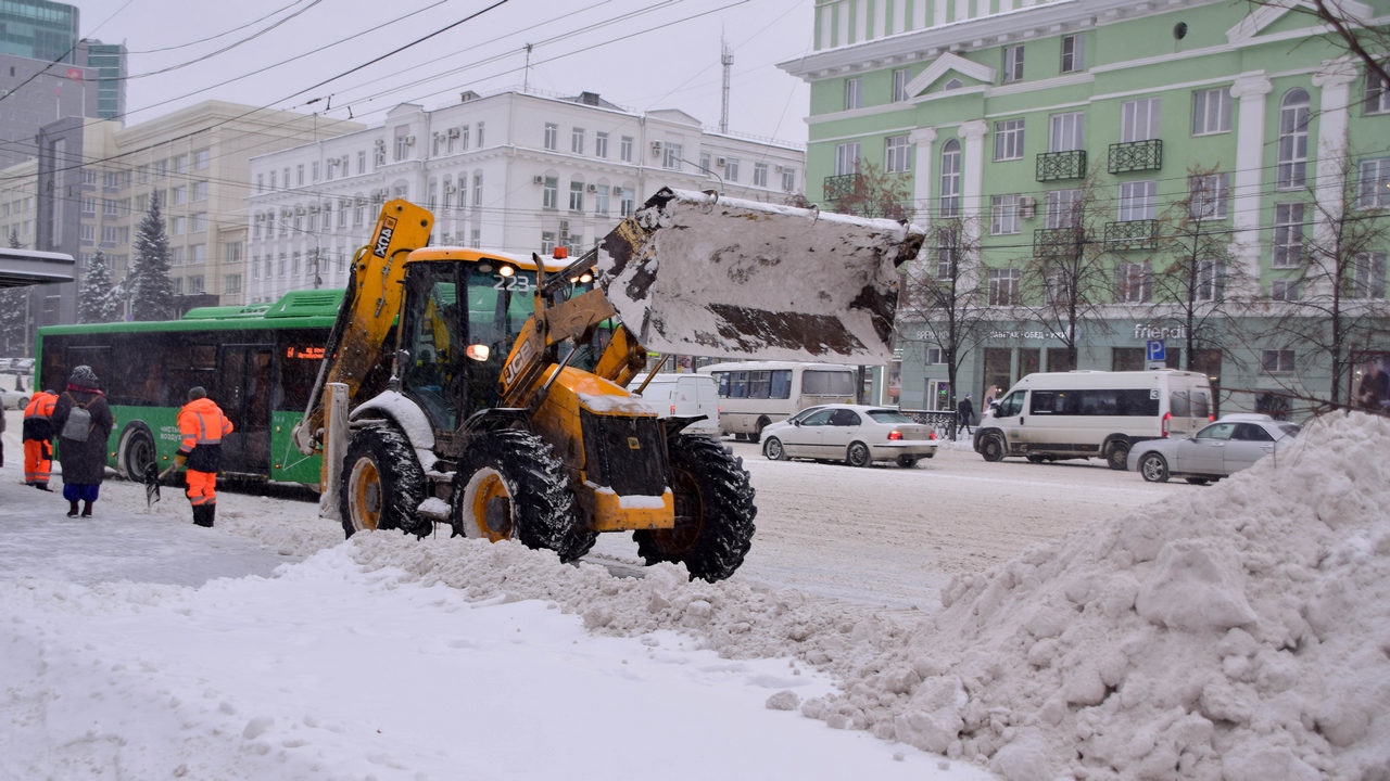 Перекрытые дороги, ДТП и пробки: как Южный Урал пережил мощный снегопад