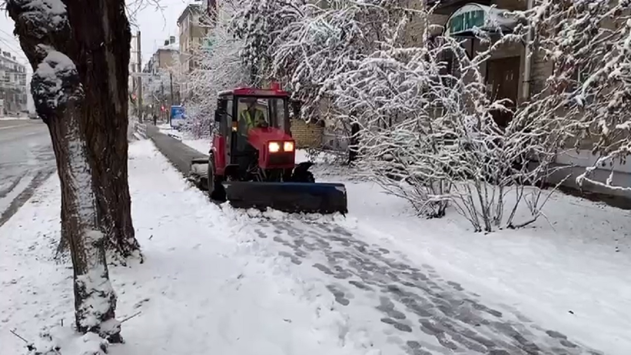 В Челябинске ускорят уборку дорог и тротуаров в преддверии похолодания