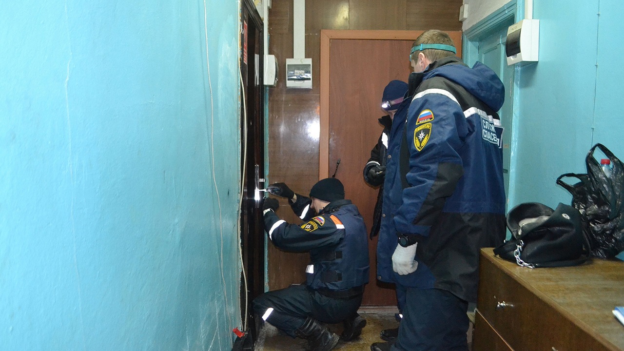 Пожилой житель Челябинска разбился, выпав с 6 этажа
