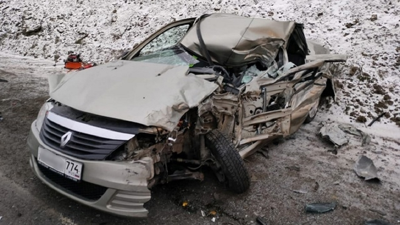 Попал под фуру: водитель погиб в ДТП на трассе в Челябинской области ВИДЕО