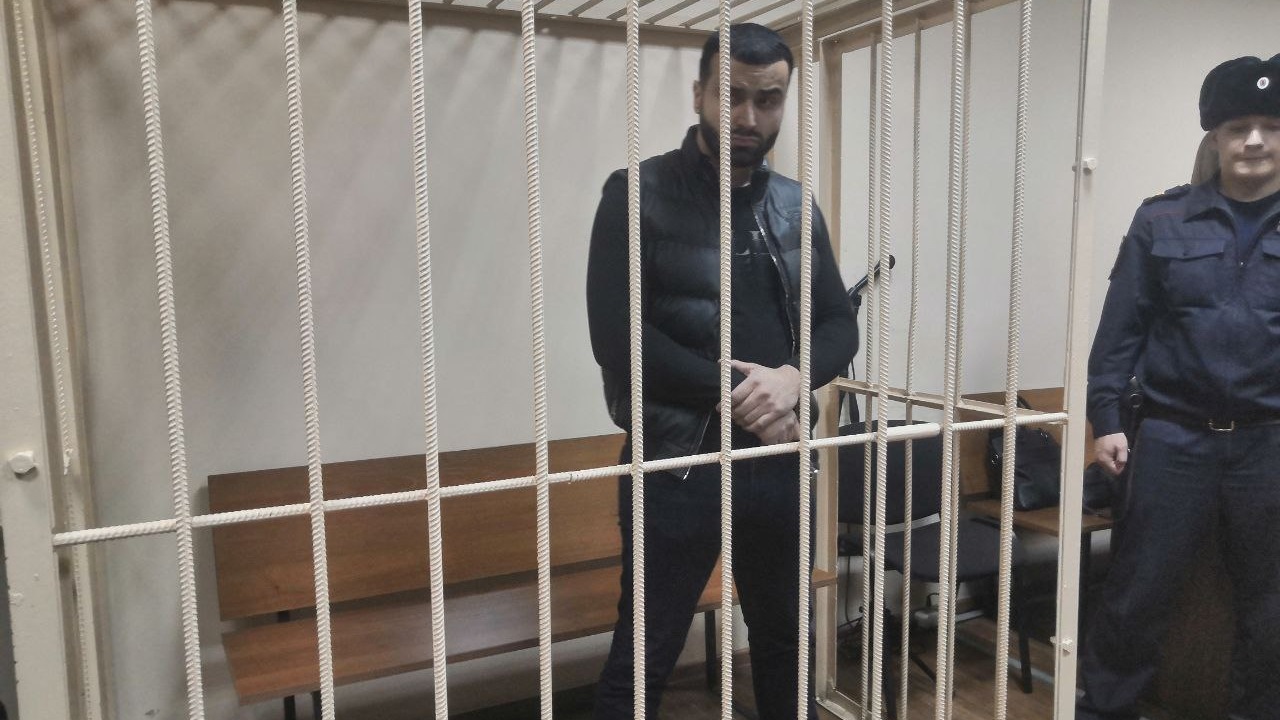 Челябинскому блогеру, который выстрелил в лицо человеку, избрали меру пресечения