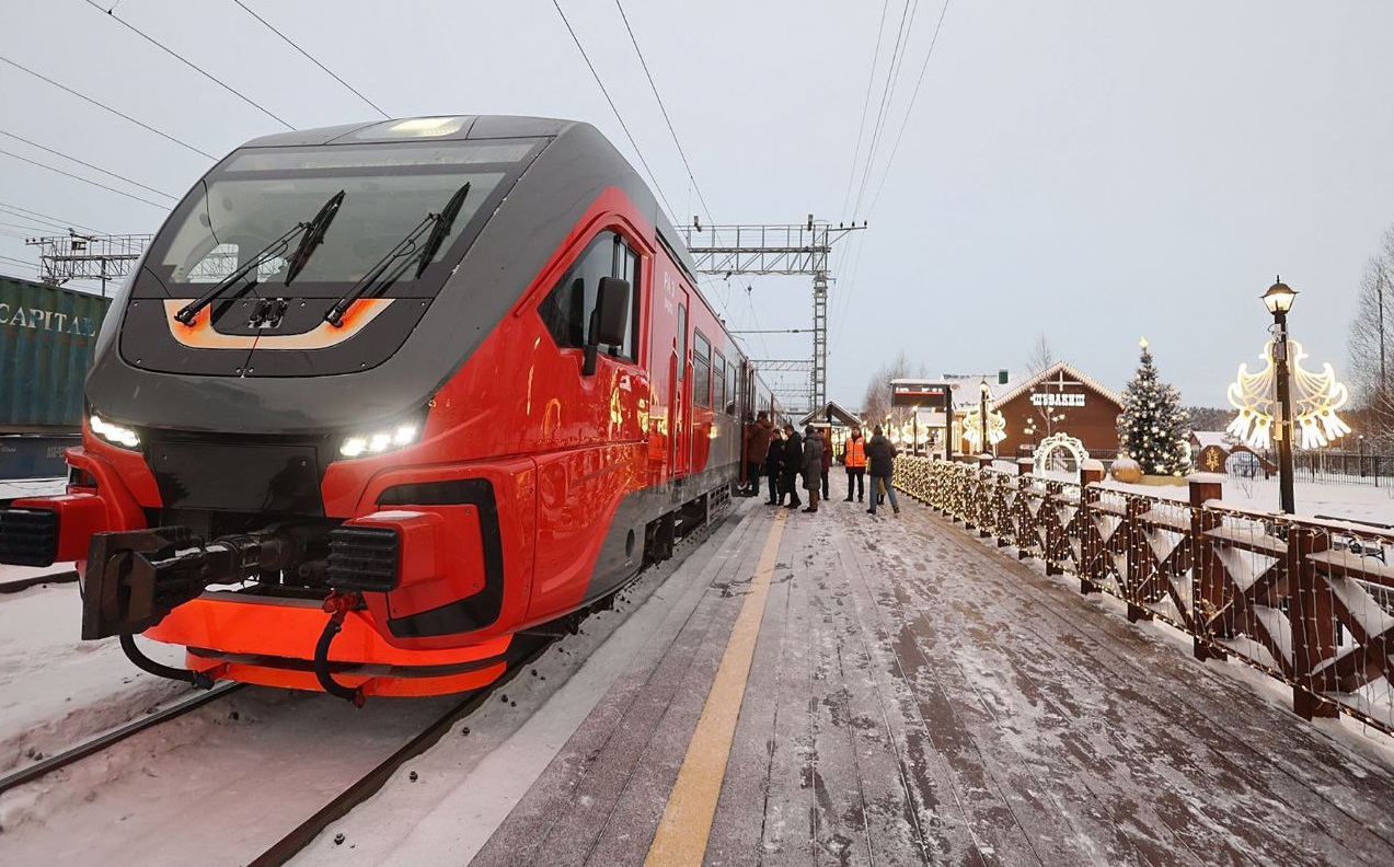 Новый туристический поезд начал курсировать по Уралу 