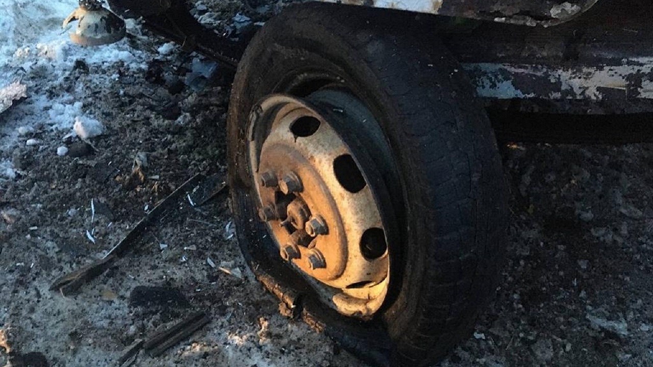 Разорвалось колесо: грузовик попал в смертельное ДТП в Челябинской области