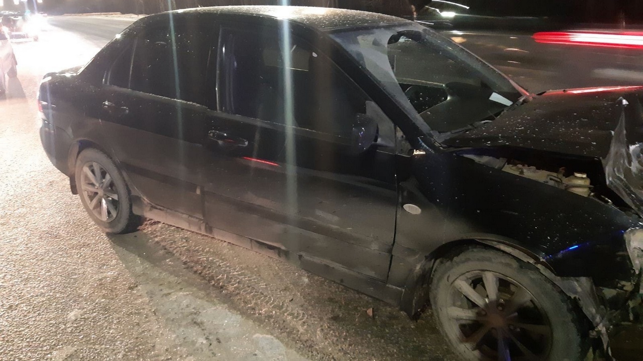 Два человека пострадали в лобовом ДТП в Челябинске