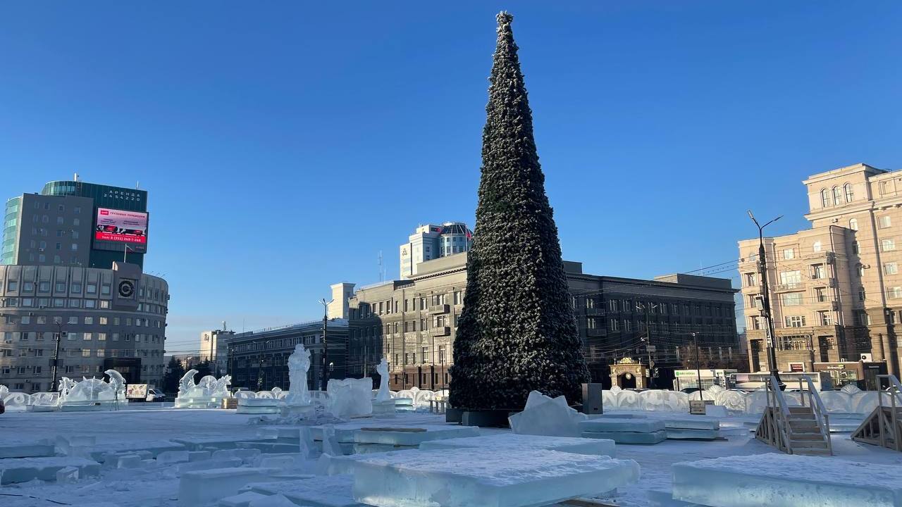 В Челябинске из-за теплой погоды на 2 дня перенесли открытие ледового городка