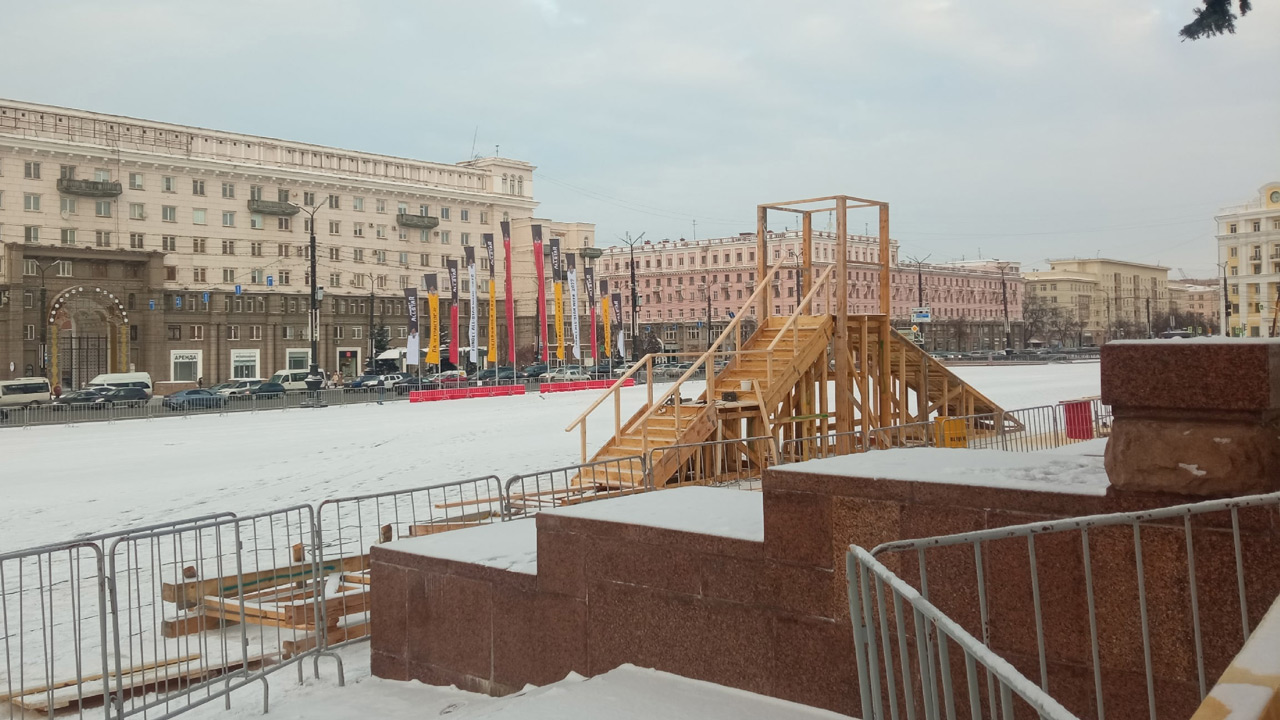 Новогоднюю ярмарку откроют на площади Революции в Челябинске