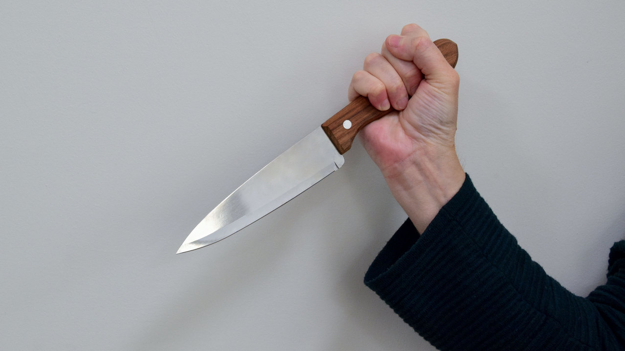 Житель Челябинской области ударил ножом 14-летнего пасынка