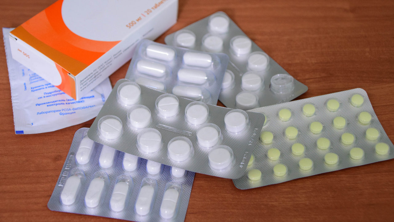 В Челябинской области студент и школьница отравились лекарствами