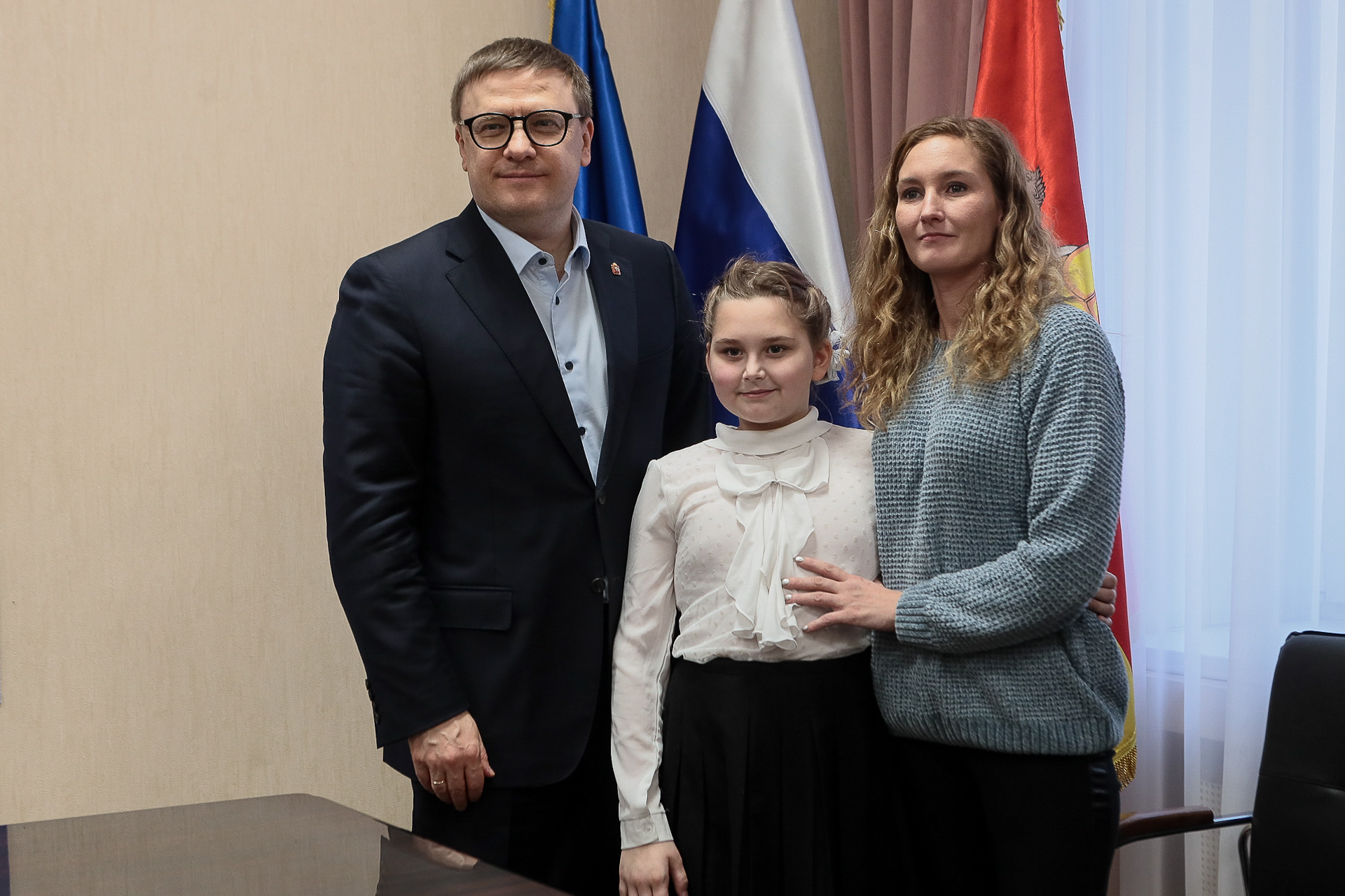 Губернатор Алексей Текслер встретился с волонтерами и женами мобилизованных 