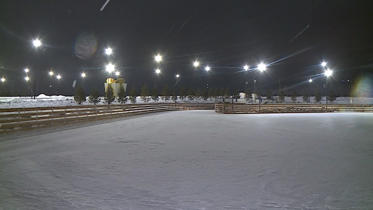 Огромный каток и зимний фонтан: чем удивил ледовый городок в новом парке Магнитогорска