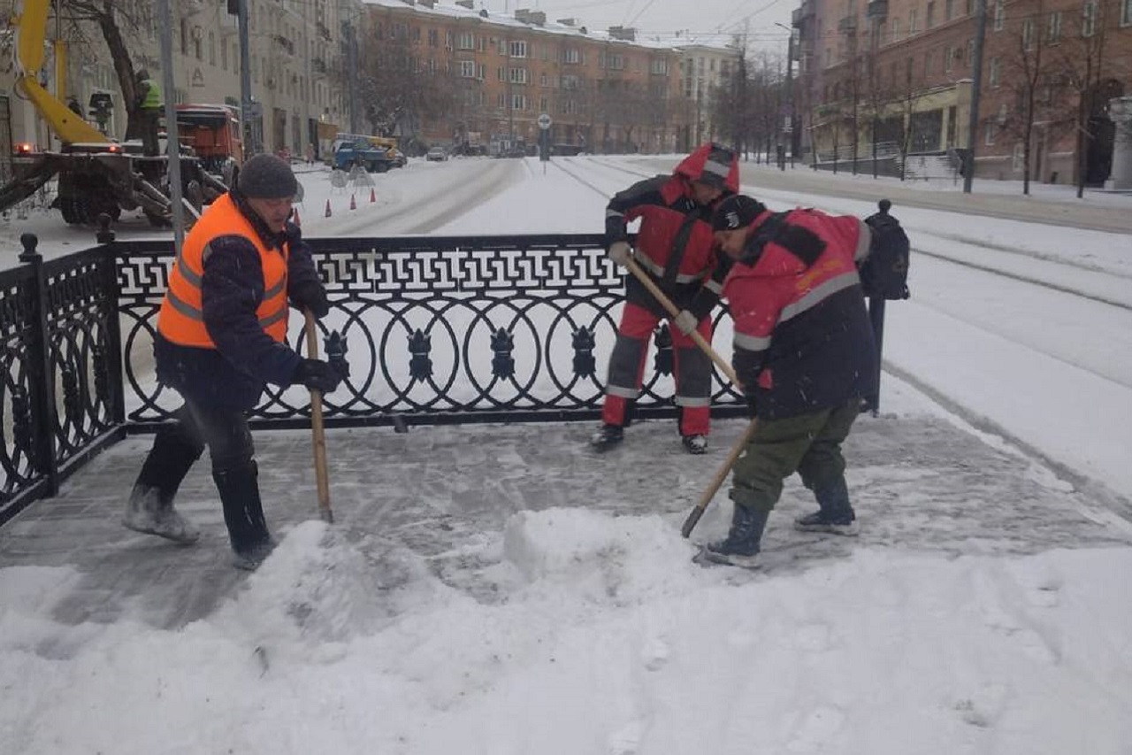 Глава Челябинска призвала убрать "кашу" с дорог до вечернего похолодания Глава Челябинска призвала убрать "кашу" с дорог до вечернего похолодания