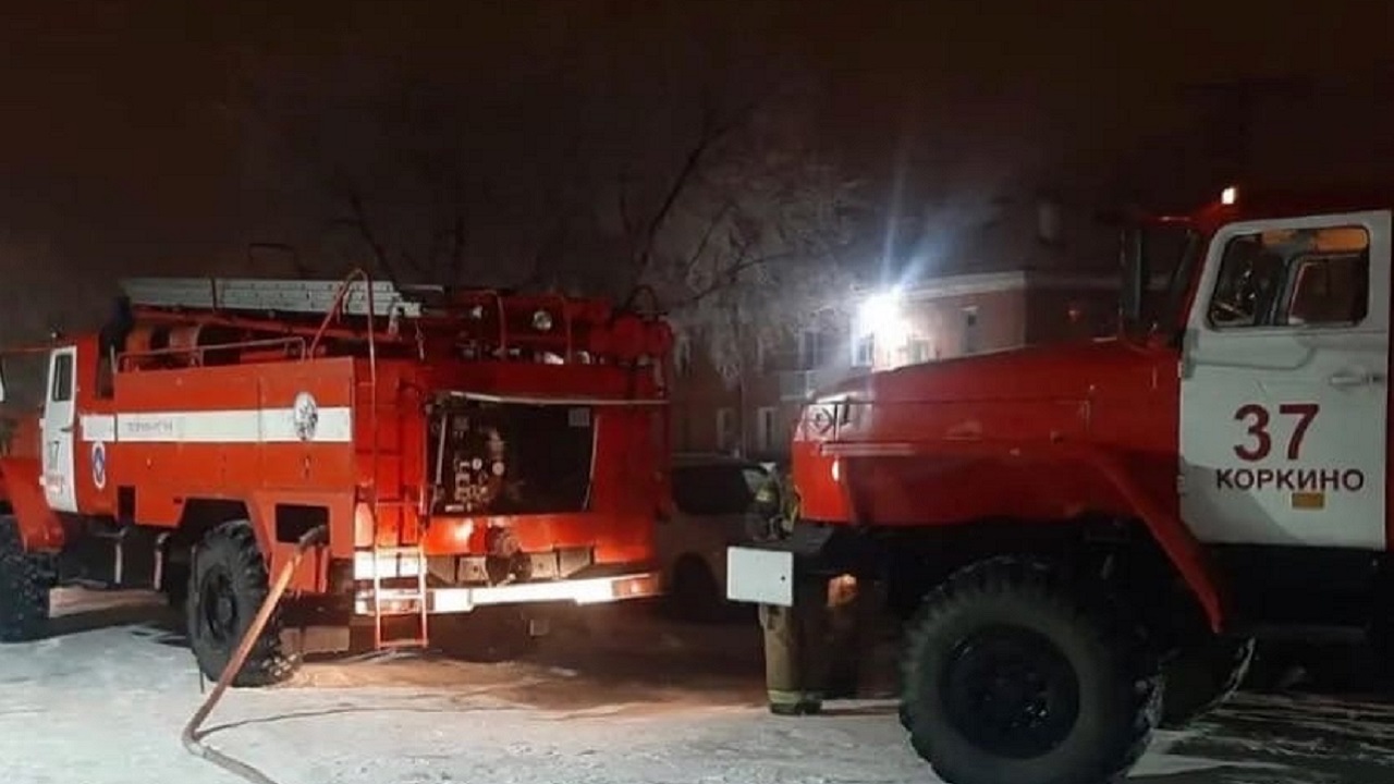 Женщина погибла во время пожара в Челябинской области: 7 человек эвакуировались