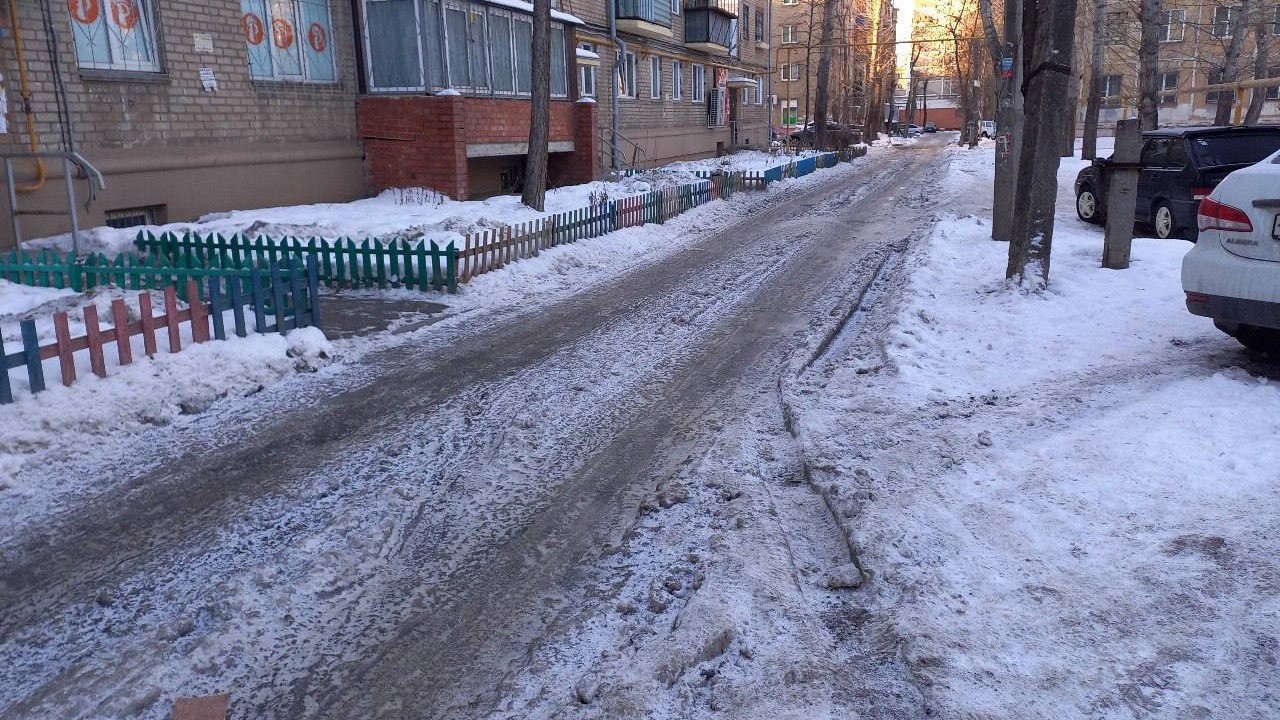 Торговые сети и УК Челябинска накажут за лед на тротуарах