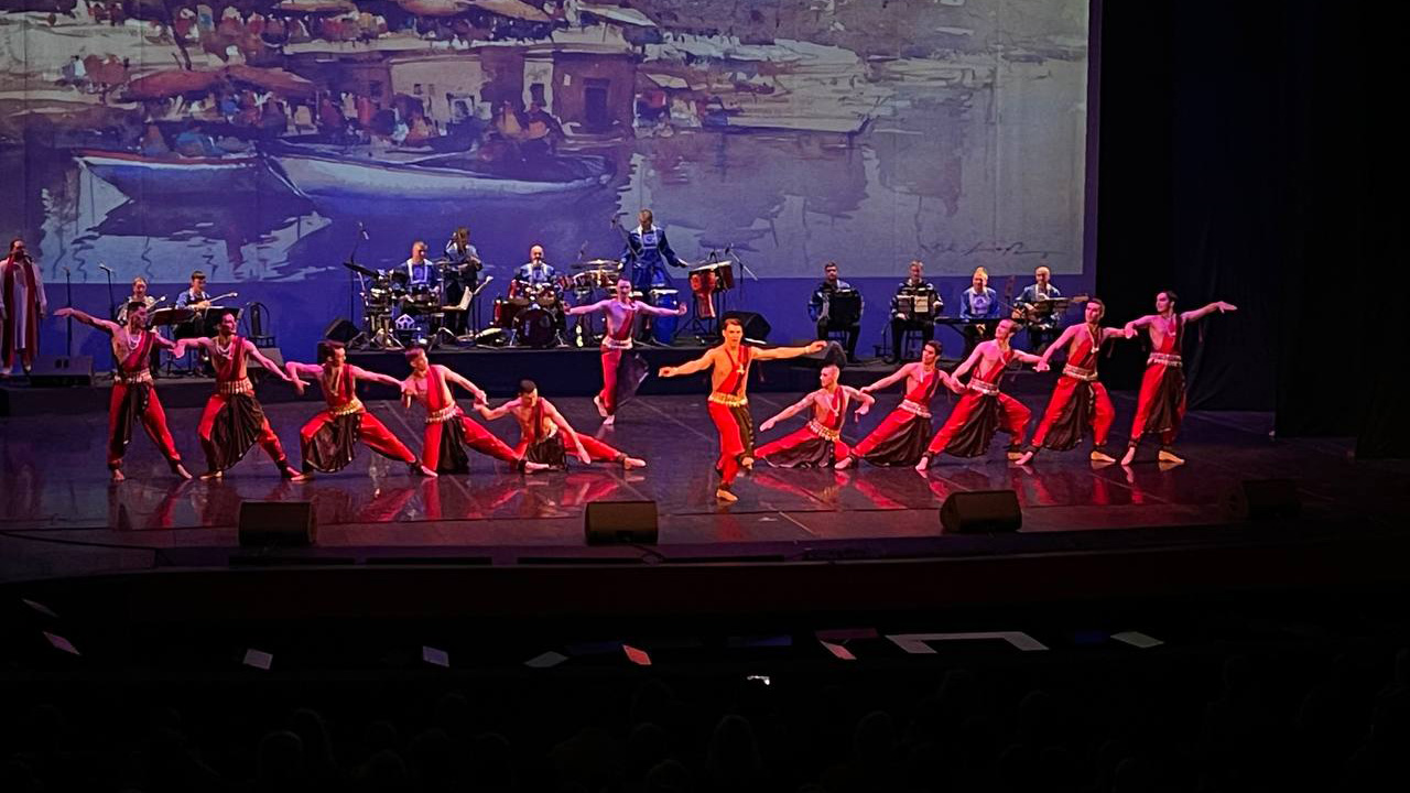 Ансамбль танца "Урал" дал концерт в честь юбилея своего основателя