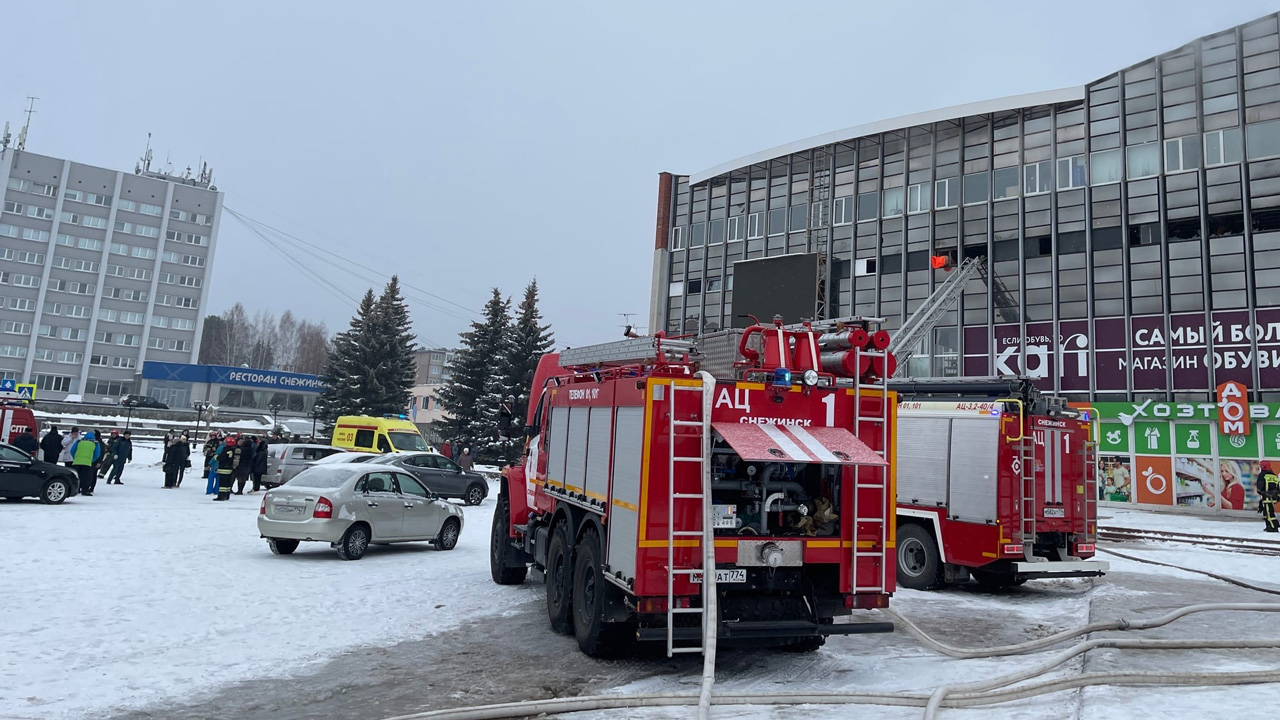 Один человек пострадал при пожаре в торговом центре в Челябинской области