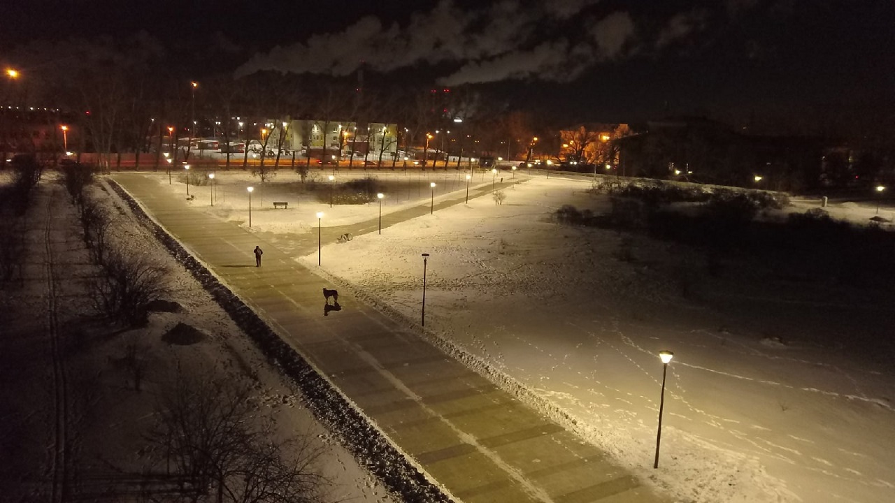 В челябинском парке "Плодушка" запустили освещение