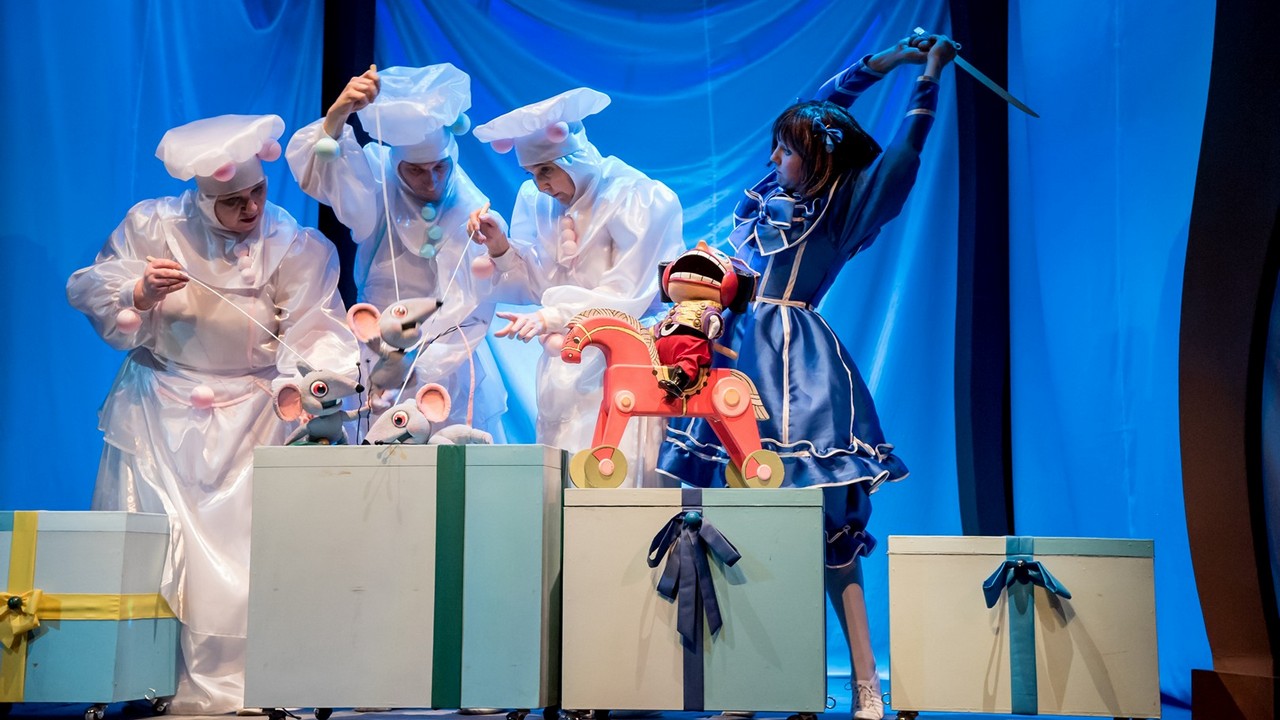 Новогодние спектакли начинаются в театре кукол Челябинска