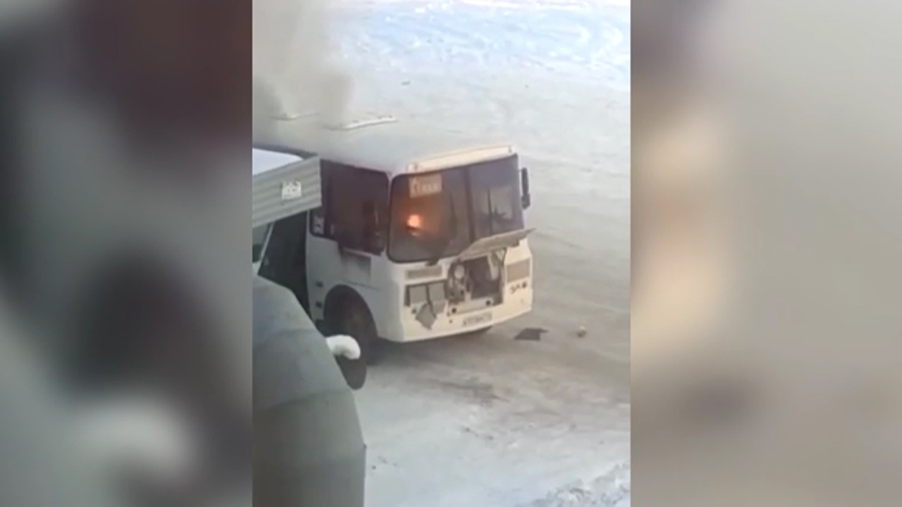 Автобус с пассажирами загорелся в Челябинской области
