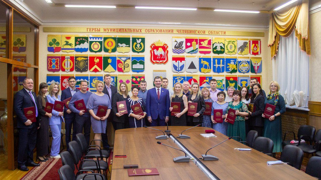 Врачи, учителя и журналисты: самых преданных профессии горожан наградили в Челябинске