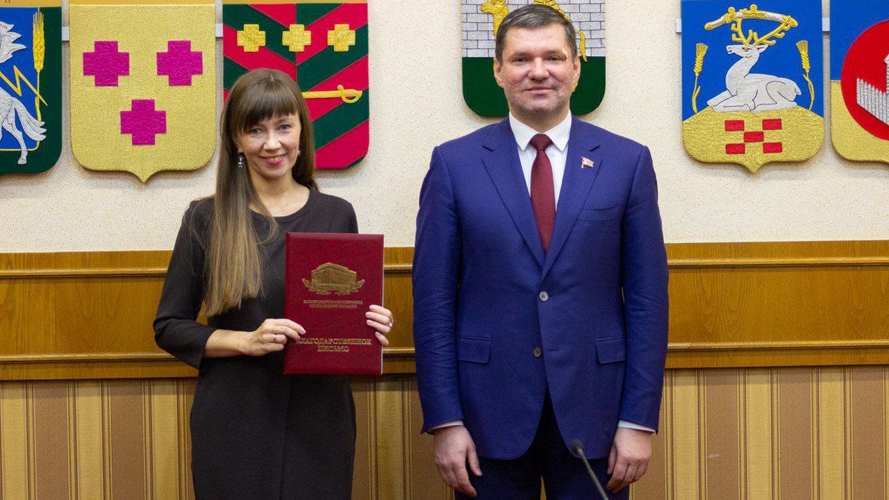 Врачи, учителя и журналисты: самых преданных профессии горожан наградили в Челябинске Врачи, учителя и журналисты: самых преданных профессии горожан наградили в Челябинске