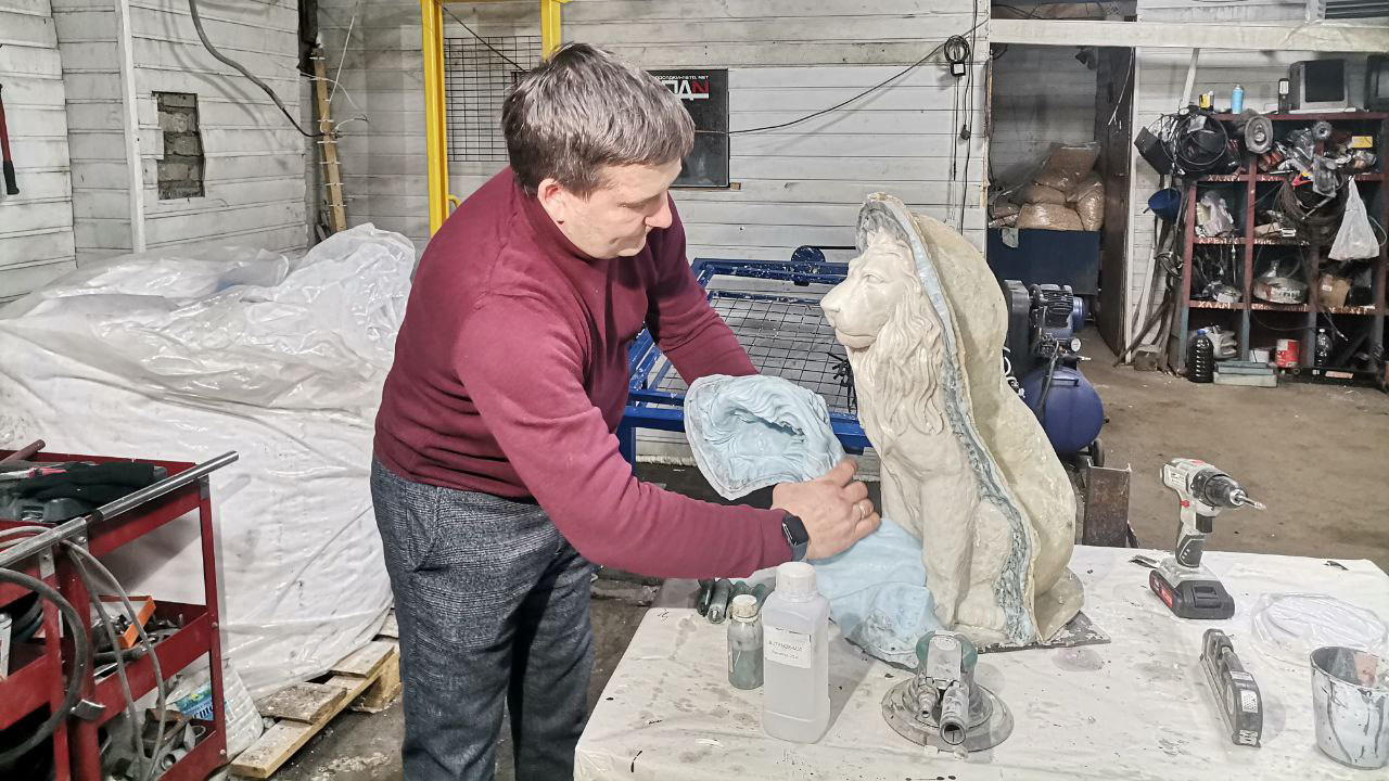 Мастер в Челябинской области создает скульптуры из мраморной крошки