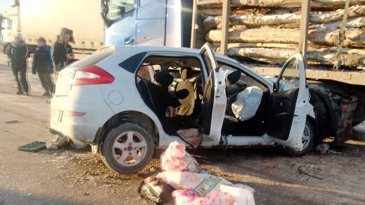 Спасатели из Челябинской области помогли устранить последствия ДТП с 3 погибшими