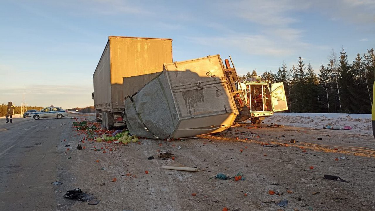 Спасатели из Челябинской области помогли устранить последствия ДТП с 3 погибшими