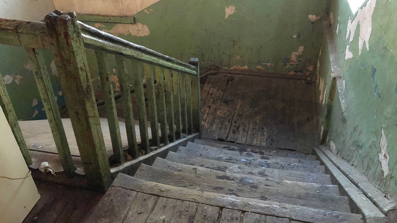 Стены сковало льдом: жилой дом в Челябинске остался без отопления