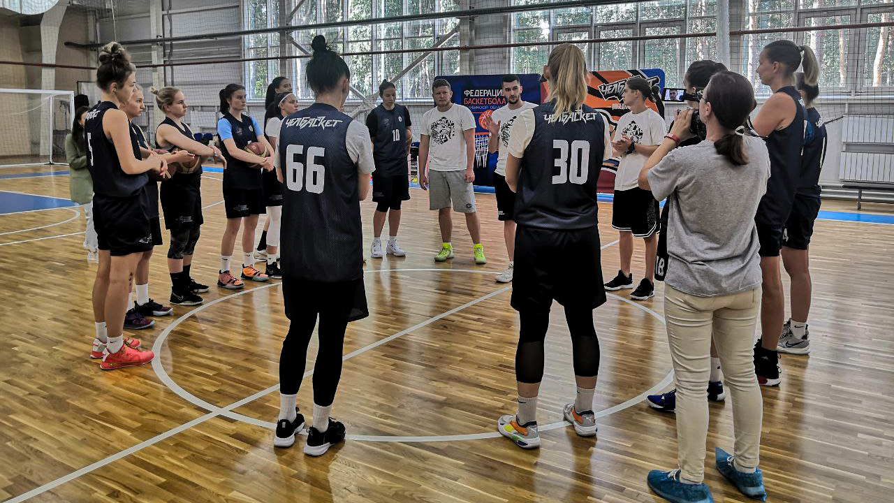 Шарм и драйв: спортсменки из Челябинска поделились секретами женского баскетбола