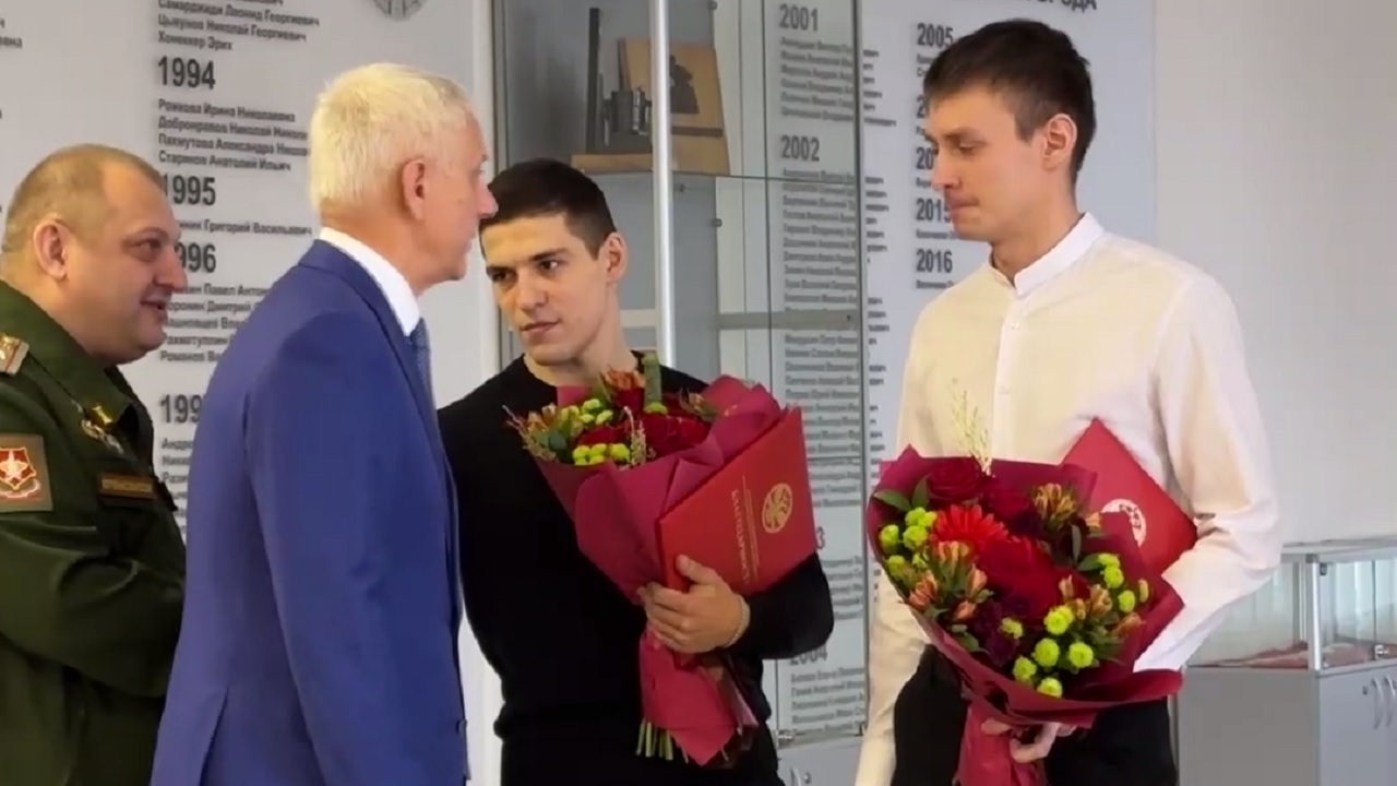 Сергей Бердников наградил героев СВО из Магнитогорска