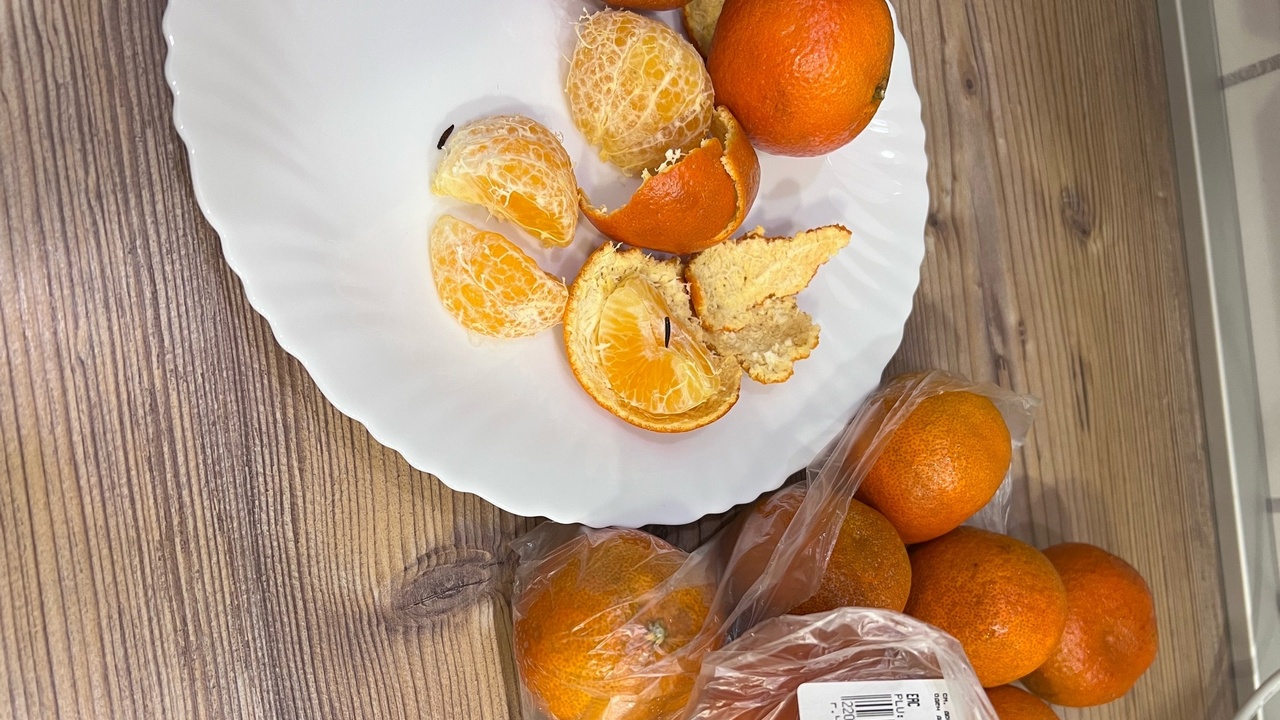Жительница Челябинской области купила мандарины с червями