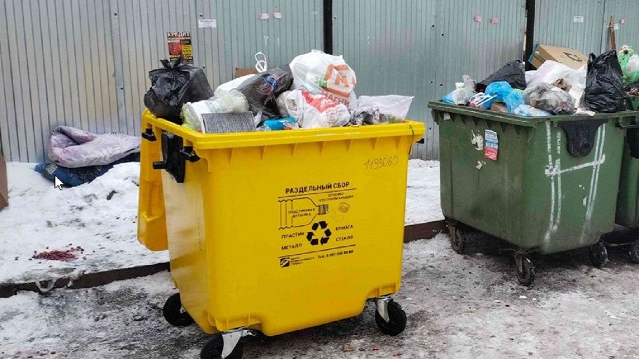 В мэрии Челябинска объяснили, для чего установили новые желтые мусорные баки