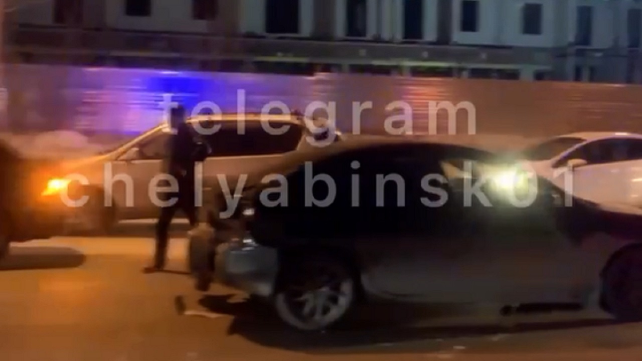 Женщина попала под колеса автомобиля в Челябинске