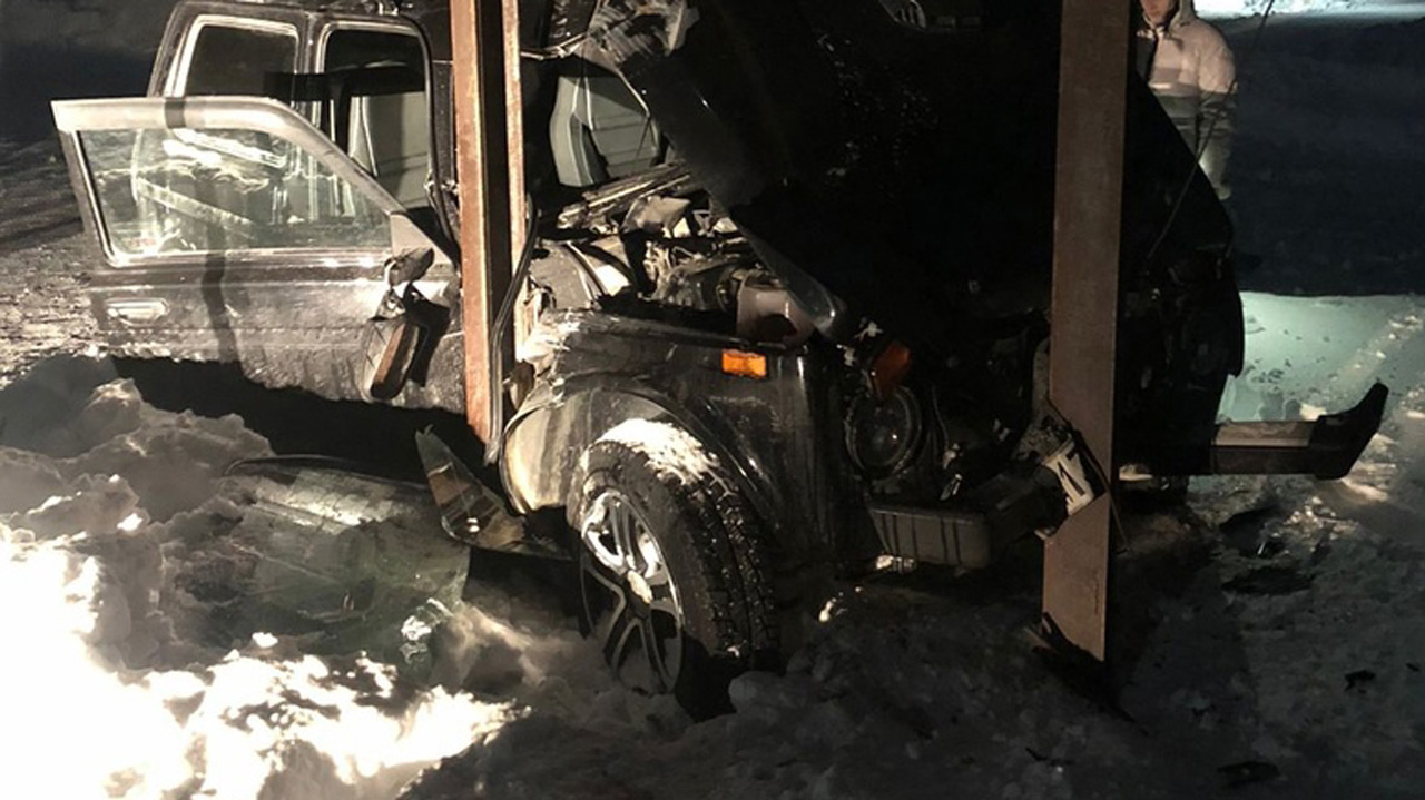 В Челябинской области женщина на "Ниве" врезалась в опору газопровода и погибла