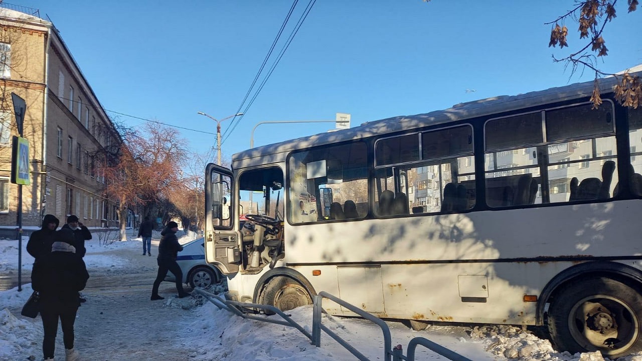 Маршрутка насмерть сбила пенсионерку в Челябинске