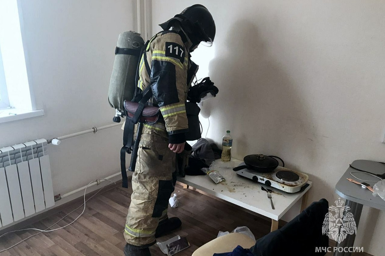 Житель Челябинска чуть не сгорел заживо в своей квартире