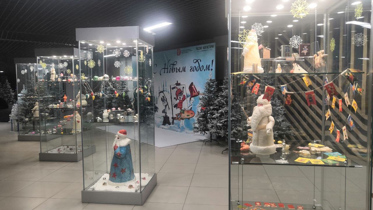 В Челябинске показали коллекцию елочных украшений прошлого века, ФОТО: ГТРК "Южный Урал"