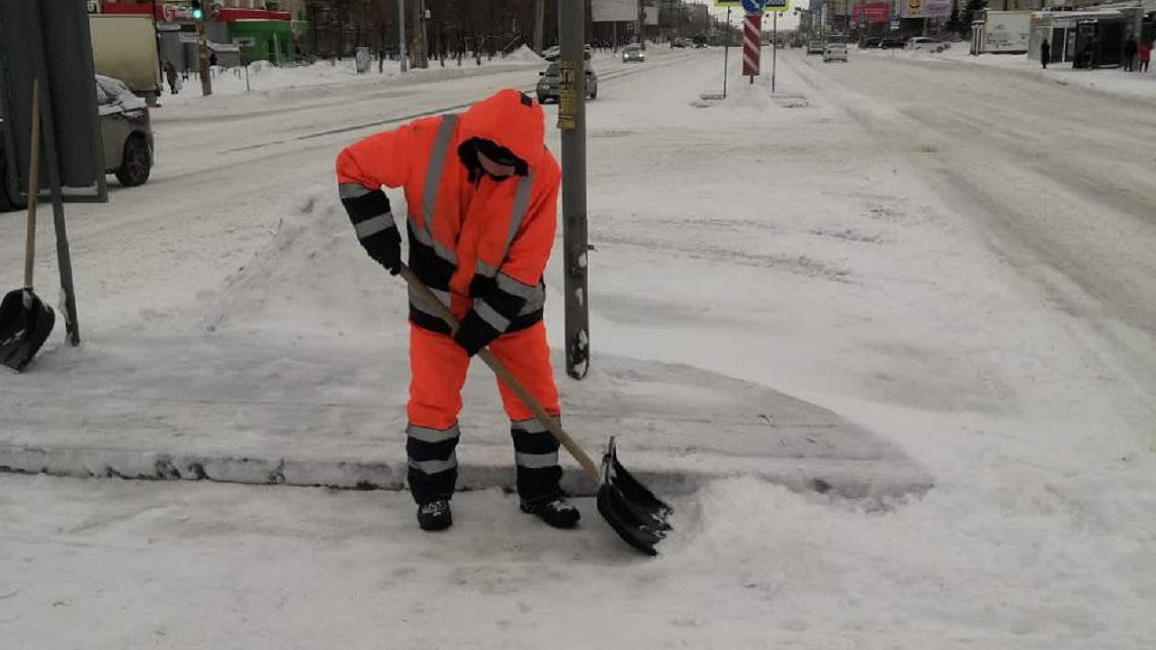 Пробки, задержки рейсов, отключения: как Южный Урал справляется с последствиями снегопада